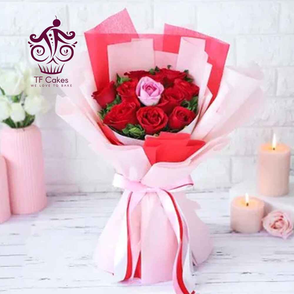 Romantic Pink & Red Rose Bouquet - TF Cakes Online Delivery Freshly baked handcrafted Romantic Pink & Red Rose Bouquet – Cake design by TF Cakes