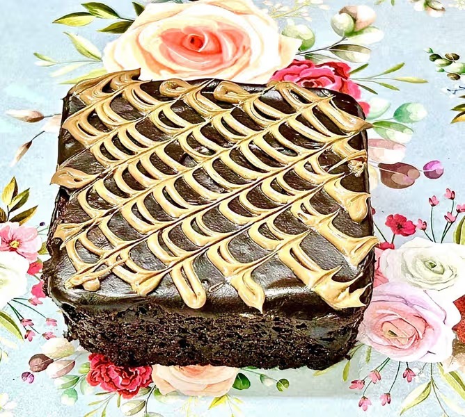 The Brownie Royalty - TF Cakes Online Delivery Freshly baked handcrafted The Brownie Royalty – Cake design by TF Cakes